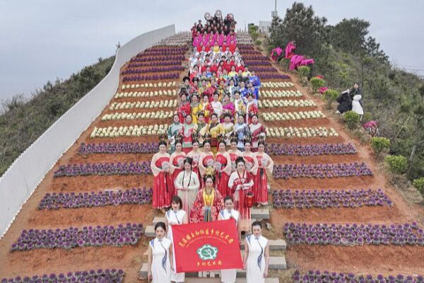 100 Modelos Deslumbran con Moda Tradicional China para el Día de la Mujer 🌸👘 100_Modelos_Deslumbran_con_Moda_Tradicional_China_para_el_Di_a_de_la_Mujer___