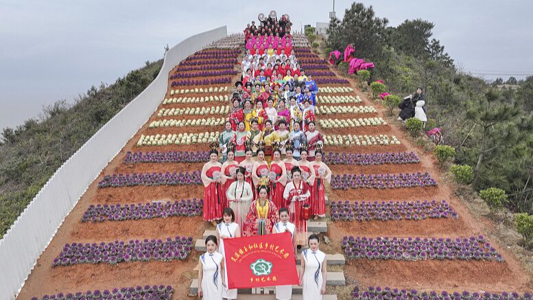 100_Modelos_Deslumbran_con_Moda_Tradicional_China_para_el_Di_a_de_la_Mujer___