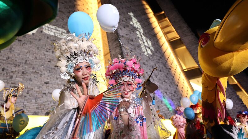 11_o_Festival_de_Teatro_de_Wuzhen_transforma_el_pueblo_en_un_escenario_global__