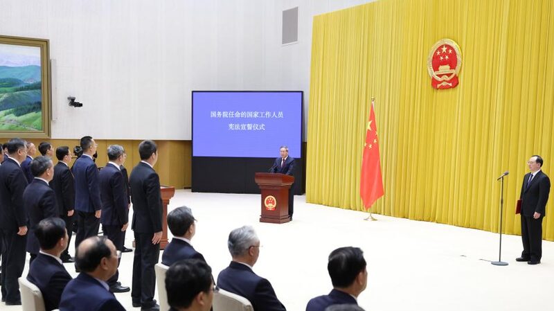 45_li_deres_chinos_juran_lealtad_a_la_Constitucio_n___el_primer_ministro_Li_Qiang_toma_la_delantera___