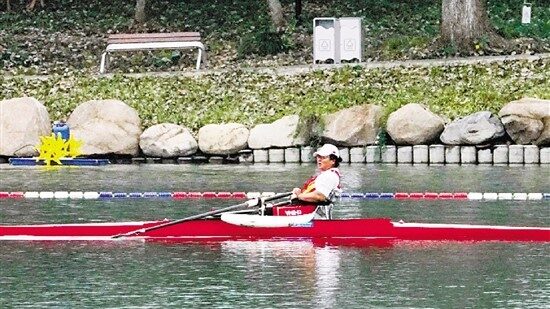 A los 42, Wang Lili lista para remar hacia la gloria en los Juegos ParalĂmpicos de ParĂs A_los_42__Wang_Lili_lista_para_remar_hacia_la_gloria_en_los_Juegos_Parali_mpicos_de_Pari_s video poster