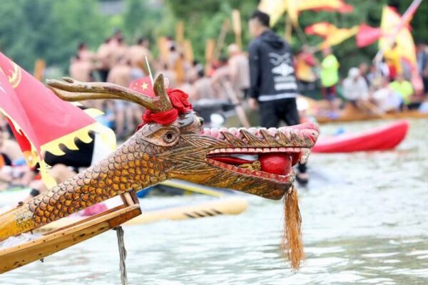 _A_toda_vela__Tongren_celebra_con_ma_s_de_160_barcos_drago_n_en_el_Festival_Duanwu______