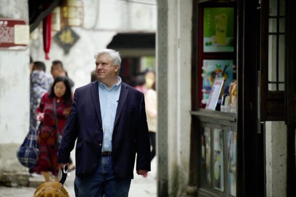 Abogado estadounidense revive el pasado de China en el pueblo antiguo de Suzhou Abogado_estadounidense_revive_el_pasado_de_China_en_el_pueblo_antiguo_de_Suzhou video poster
