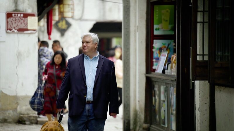 Abogado_estadounidense_revive_el_pasado_de_China_en_el_pueblo_antiguo_de_Suzhou video poster