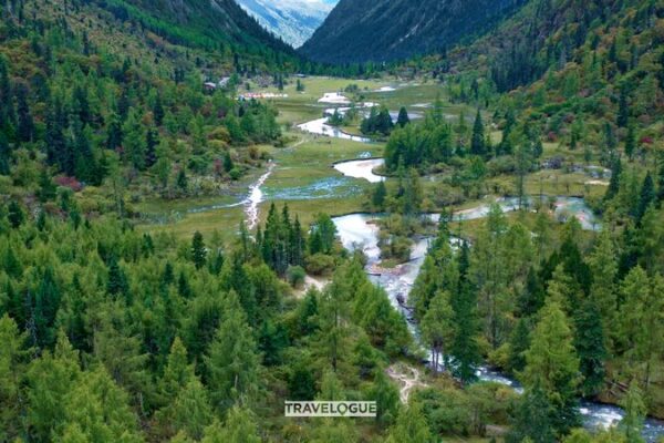 Acampa_bajo_las_estrellas_en_Muluozi__La_aventura_del_valle_escondido_en_Sichuan