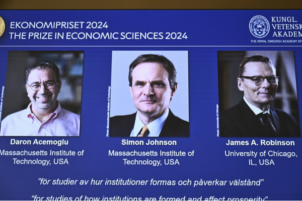 🎉 Acemoglu, Johnson & Robinson ganan el Premio Nobel de Economía 2024 por estudios sobre instituciones __Acemoglu__Johnson___Robinson_ganan_el_Premio_Nobel_de_Economi_a_2024_por_estudios_sobre_instituciones