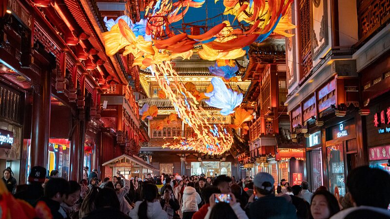_Adelanto_exclusivo__Faroles_de_tema_tica_del_drago_n_iluminan_el_Festival_Yuyuan_2024_en_Shangha_i