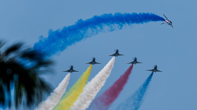 Airshow_China_2023__El_caza_furtivo_J_35A_se_roba_el_especta_culo