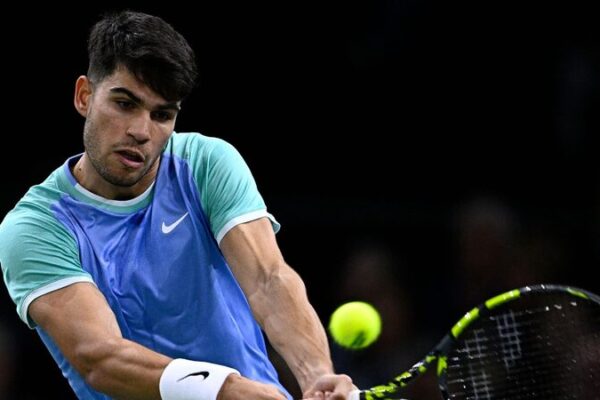 Alcaraz_avanza_mientras_Rublev_cae_y_Sinner_se_retira_en_el_Paris_Masters