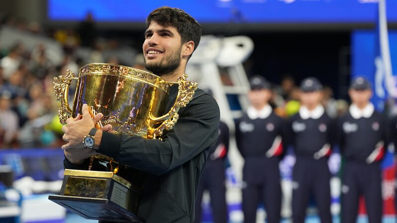 Alcaraz_derrota_a_Sinner_en_un_emocionante_partido_del_China_Open_para_conseguir_su_primer_ti_tulo__