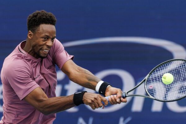 Alcaraz rompe su raqueta tras la derrota ante Monfils en el Abierto de Cincinnati Alcaraz_rompe_su_raqueta_tras_la_derrota_ante_Monfils_en_el_Abierto_de_Cincinnati