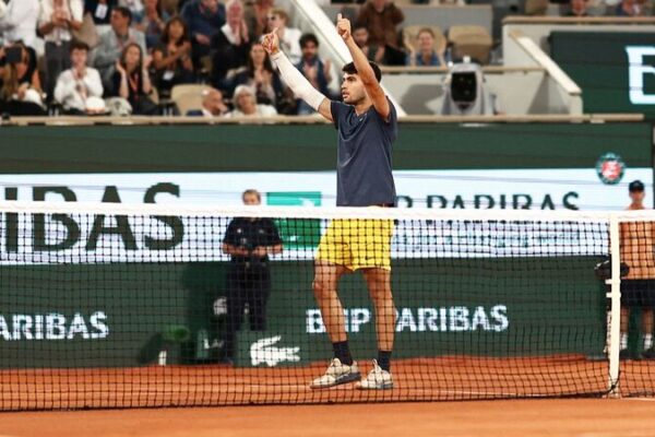 Alcaraz y Osaka brillan en el primer día del French Open 2024 🎾✨ Alcaraz_y_Osaka_brillan_en_el_primer_di_a_del_French_Open_2024___