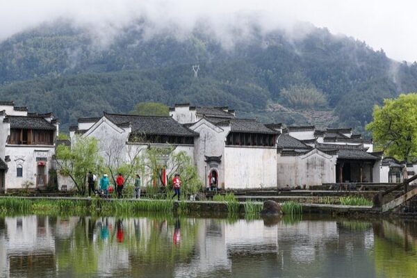 Aldea_antigua_en_Huangshan_cautiva_a_jo_venes_viajeros___
