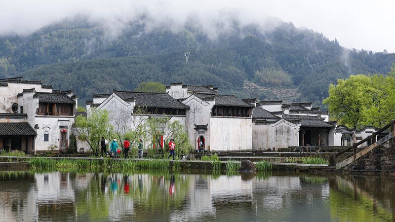 Aldea_antigua_en_Huangshan_cautiva_a_jo_venes_viajeros___
