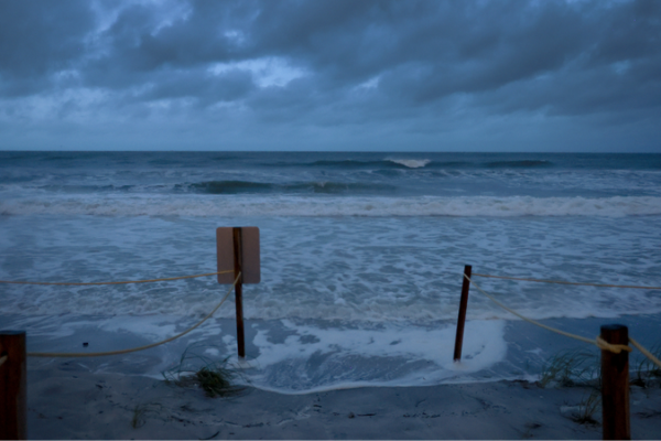 ¡Alerta! El huracán Helene azota el noroeste de Florida 🌪️ _Alerta__El_huraca_n_Helene_azota_el_noroeste_de_Florida___ video poster