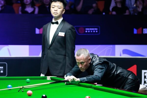 Alfie_Burden_sorprende_a_Ding_Junhui_en_el_Gran_Premio_Mundial_de_Snooker_en_Xi_an__