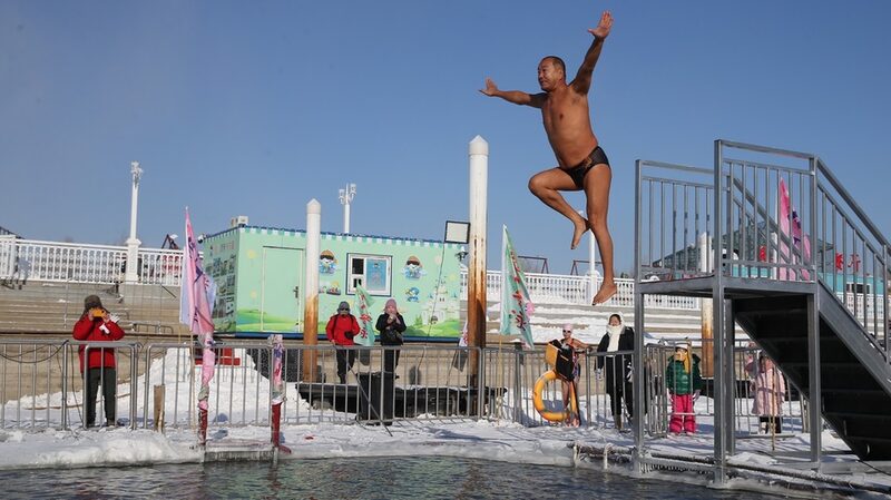 Almas_Valientes_Se_Zambullen_en_Aguas_Heladas__Natacio_n_Invernal_en_Harbin___