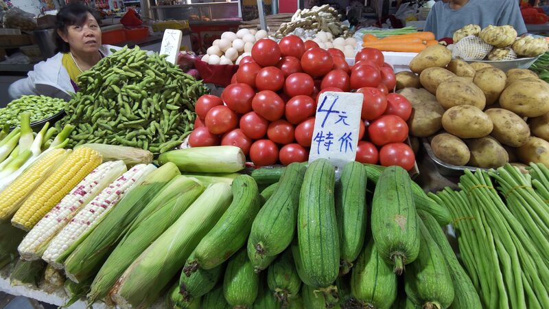 Altas_temperaturas_y_lluvias_causan_aumento_en_los_precios_de_verduras_en_China____