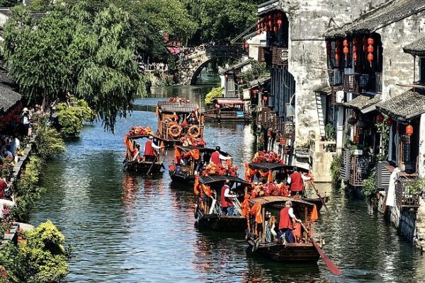 Amor Desbordante: 20 Parejas Celebran una Boda Tradicional China en Shanghái Amor_Desbordante__20_Parejas_Celebran_una_Boda_Tradicional_China_en_Shangha_i
