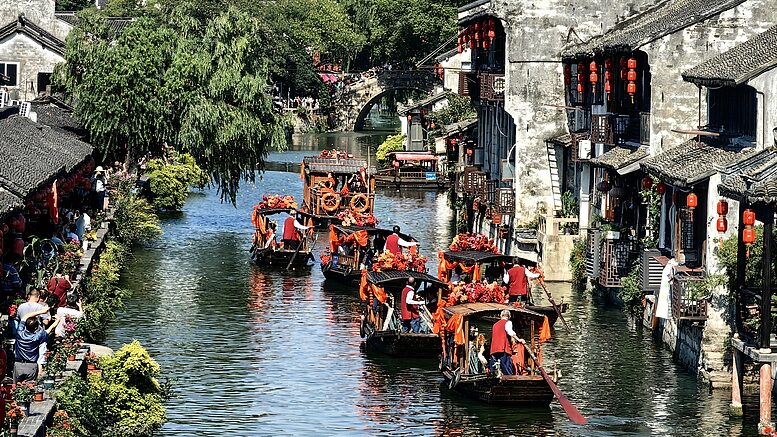 Amor_Desbordante__20_Parejas_Celebran_una_Boda_Tradicional_China_en_Shangha_i