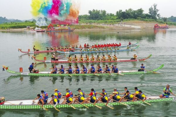 Anju_Ancient_Town___Celebra_siglos_de_tradicio_n_de_las_carreras_de_botes_drago_n_ video poster