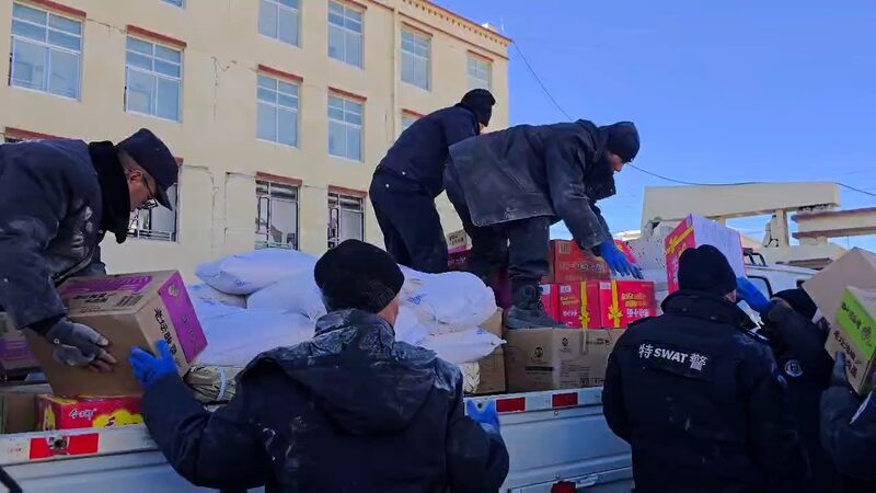 Aparatos_de_cocina_y_alimentos_entregados_a_residentes_afectados_por_el_terremoto_en_Xizang video poster