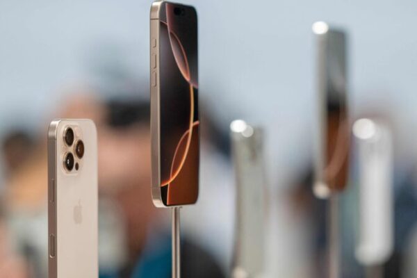 Apple revela el iPhone 16 con inteligencia artificial mientras Huawei presenta teléfono plegable Apple_revela_el_iPhone_16_con_inteligencia_artificial_mientras_Huawei_presenta_tele_fono_plegable