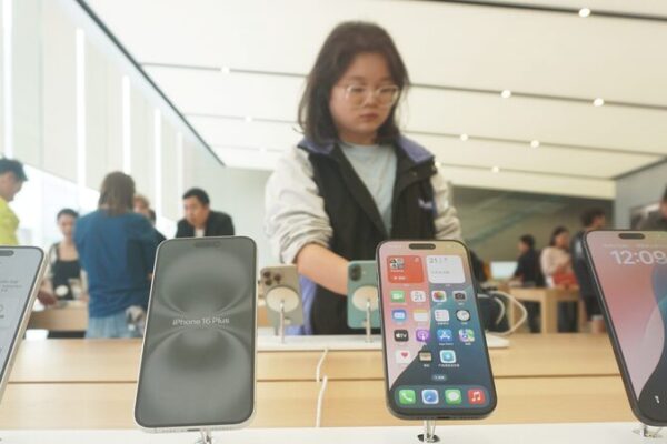 Apple_y_China_estrechan_lazos__Tim_Cook_se_reu_ne_con_el_Ministro_de_Tecnologi_a_en_Beijing__
