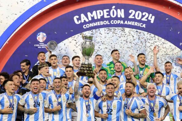 ¡Argentina Brilla! 🏆 Asegura el Récord del 16.º Título de la Copa América en una Manera Dramática _Argentina_Brilla____Asegura_el_Re_cord_del_16_o_Ti_tulo_de_la_Copa_Ame_rica_en_una_Manera_Drama_tica