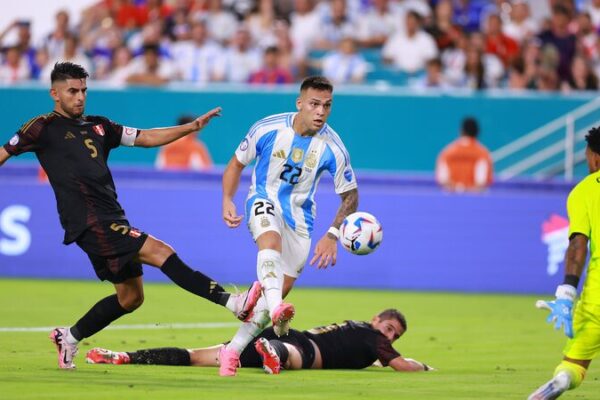 Argentina lidera el Grupo A con doblete de Martínez; Canadá alcanza los cuartos de final Argentina_lidera_el_Grupo_A_con_doblete_de_Marti_nez__Canada__alcanza_los_cuartos_de_final