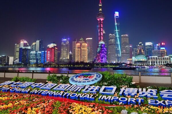 _Atentos__Premier_Li_Qiang_y_li_deres_mundiales_en_la_Expo_de_Importaciones_de_Shangha_i