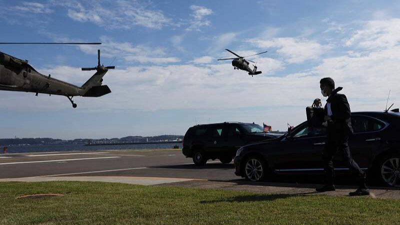 Aterrizaje_sorpresa_de_helico_ptero_estadounidense_en_un_campo_de_arroz_en_Kanagawa__Japo_n___