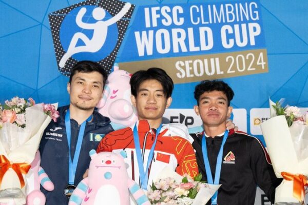_Atletas_chinos_arrasan_en_la_Copa_Mundial_de_Escalada_en_Seu_l_______
