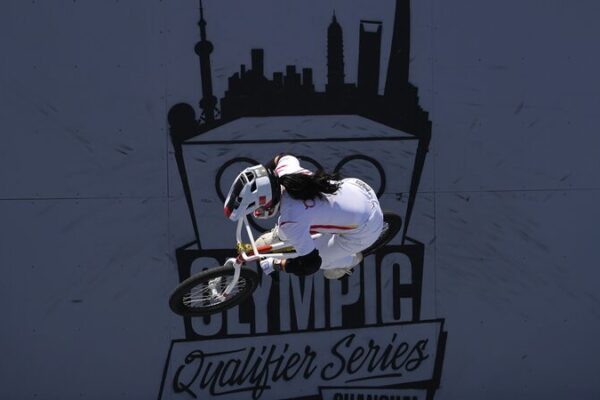 Atletas chinos brillan en clasificatorios olímpicos: estrellas de BMX, escalada y skateboarding avanzan Atletas_chinos_brillan_en_clasificatorios_oli_mpicos__estrellas_de_BMX__escalada_y_skateboarding_avanzan