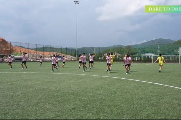Atre_vete_a_Son_ar__Futbolistas_Adolescentes_de_Jiangxi_Persiguen_la_Fama video poster