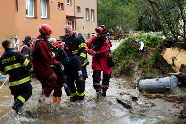 Aumenta_el_Nu_mero_de_Muertos_mientras_las_Inundaciones_Devastan_Europa_Central__Miles_Evacuados___