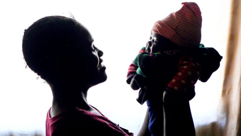 Aumento_de_embarazos_adolescentes_en_Zimbabue_complica_el_regreso_a_la_escuela__