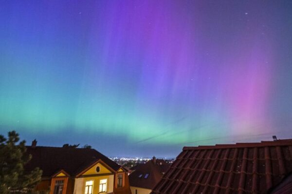 Auroras_espectaculares_iluminan_los_cielos_mientras_la_Tierra_enfrenta_la_tormenta_solar_ma_s_fuerte_desde_2003___