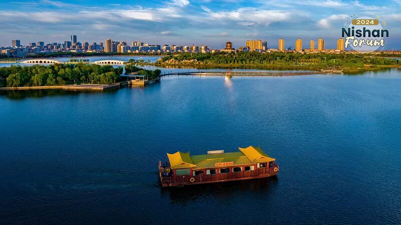_Aventura_cultural_en_Shandong__explora_el_Parque_Qingfenghu_y_el_Foro_de_Nishan____ video poster