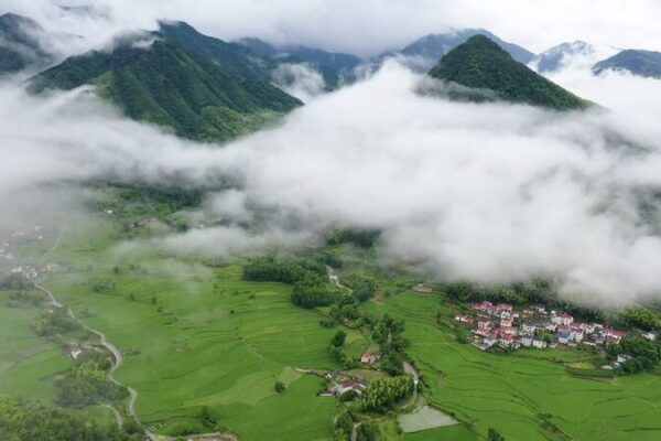 Baidi Town de Anhui: Donde las nubes besan terrazas y los sueños toman vuelo ☁️🌾 Baidi_Town_de_Anhui__Donde_las_nubes_besan_terrazas_y_los_suen_os_toman_vuelo____ video poster