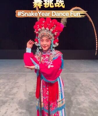 _Baila_hacia_el_An_o_de_la_Serpiente_con_Luo_Xiaowei_de_la_O_pera_de_Sichuan____ video poster