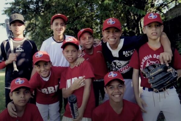 Bateando por el Futuro: El Latido del Béisbol en la República Dominicana Bateando_por_el_Futuro__El_Latido_del_Be_isbol_en_la_Repu_blica_Dominicana video poster