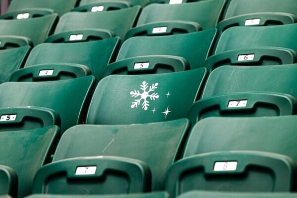 Beijing Guoan honra a la fallecida fan Yang Xue retirando un asiento del estadio Beijing_Guoan_honra_a_la_fallecida_fan_Yang_Xue_retirando_un_asiento_del_estadio video poster