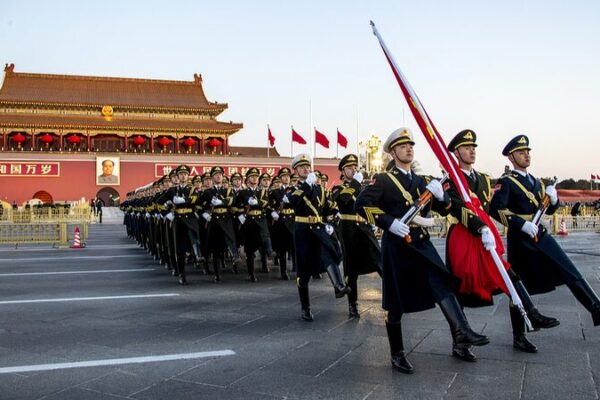 Beijing da la bienvenida al 2025: Primera ceremonia de izamiento de bandera en la Plaza de Tiananmén Beijing_da_la_bienvenida_al_2025__Primera_ceremonia_de_izamiento_de_bandera_en_la_Plaza_de_Tiananme_n