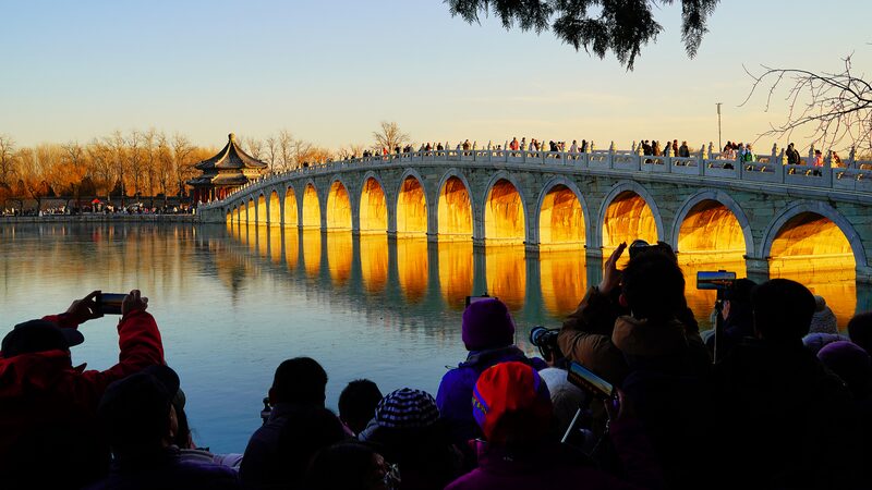 Belleza_congelada__El_Lago_Kunming_se_convierte_en_un_espejo_invernal_en_Peki_n