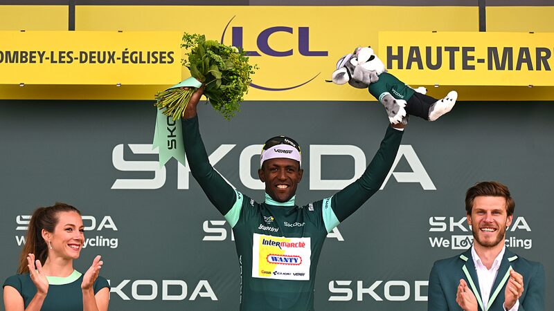Biniam_Girmay_Brilla_de_Nuevo_mientras_Pogacar_Mantiene_el_Liderato_en_el_Tour_de_Francia