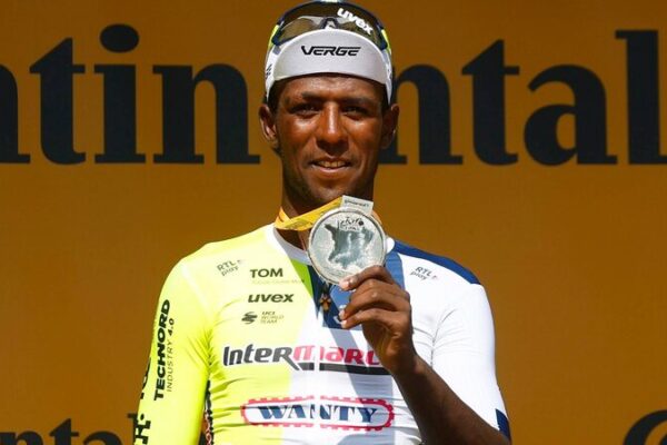 _Biniam_Girmay_hace_historia_al_ganar_la_Etapa_12_del_Tour_de_Francia_______