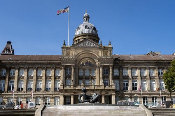 💥 Birmingham se declara en bancarrota: El impacto de la austeridad en el mayor ayuntamiento de Europa 💥 __Birmingham_se_declara_en_bancarrota__El_impacto_de_la_austeridad_en_el_mayor_ayuntamiento_de_Europa__