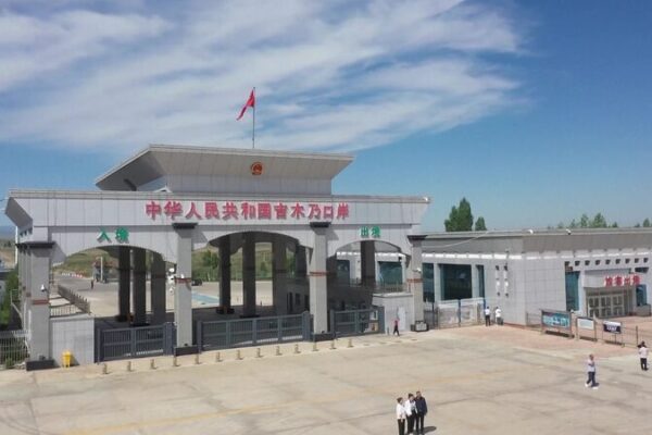 ¡Boom Récord en el Puerto Jeminay de Xinjiang: Los Viajes Transfronterizos se Disparan! _Boom_Re_cord_en_el_Puerto_Jeminay_de_Xinjiang__Los_Viajes_Transfronterizos_se_Disparan_