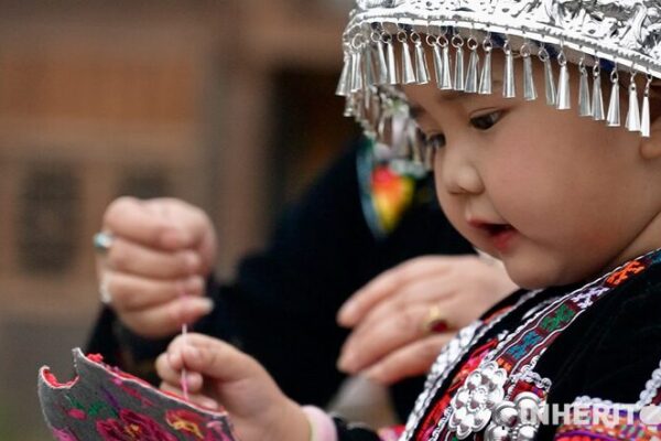 Bordado_Miao__Una_Tradicio_n_Tejida_a_Trave_s_de_las_Generaciones